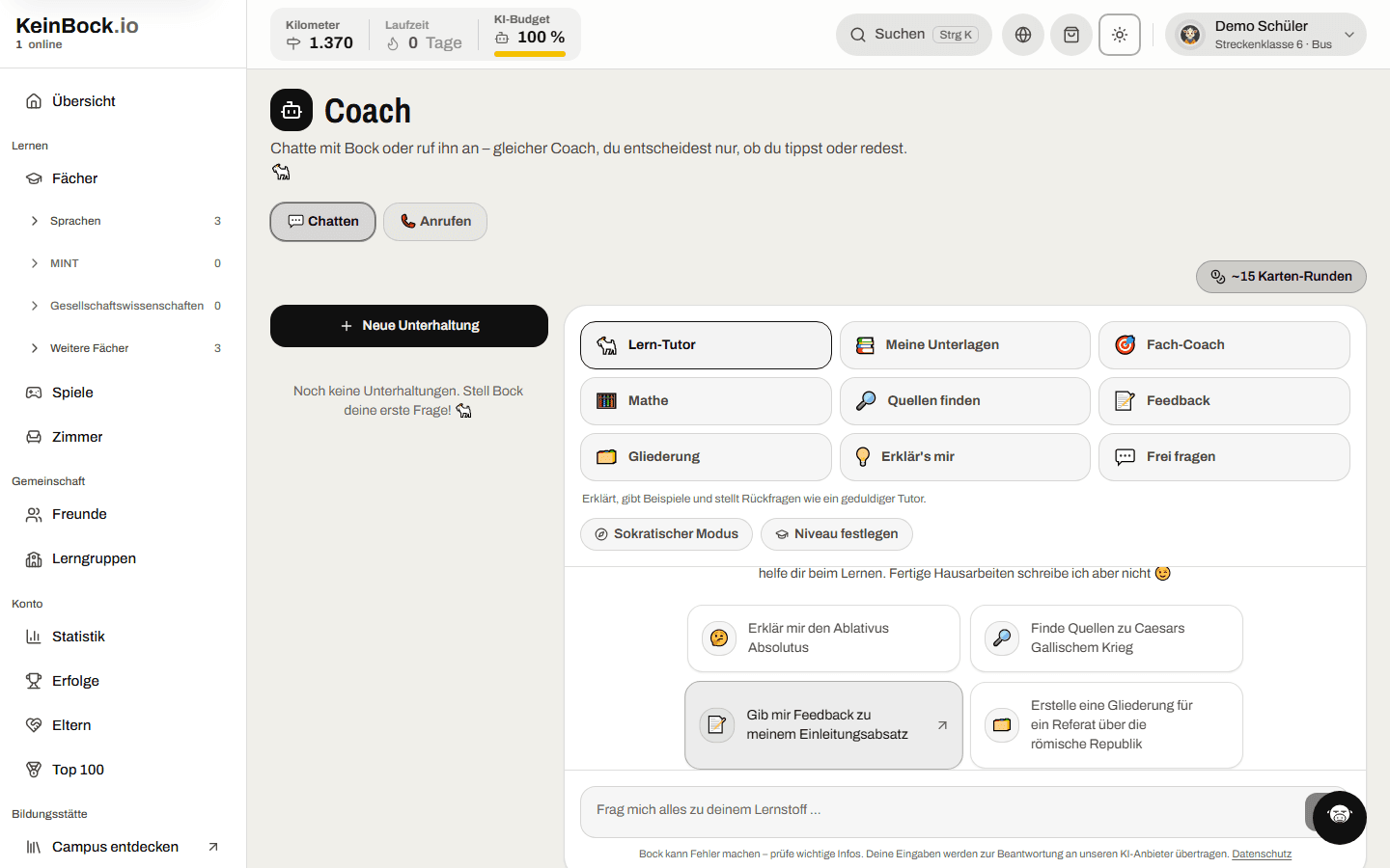 Die Coach-Seite mit Chat-Werkzeugen wie Lern-Tutor, Mathe, Quellen finden und Gliederung sowie Beispielfragen und einem Eingabefeld mit Datenschutzhinweis.